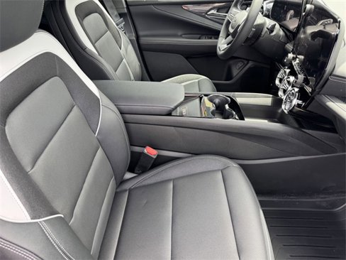 Used 2025 Chevrolet Blazer EV LT image 10