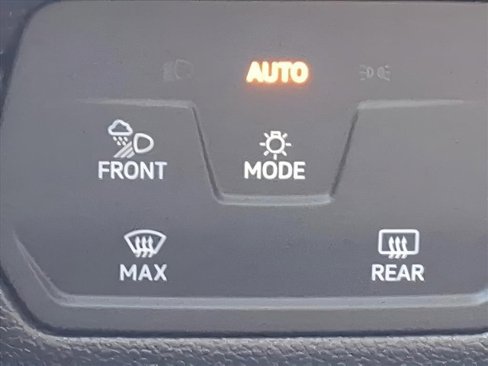 New 2026 Volkswagen Atlas Cross Sport SE image 23