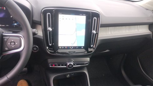 New 2025 Volvo XC40 B5 Ultra w/ Climate Package image 18