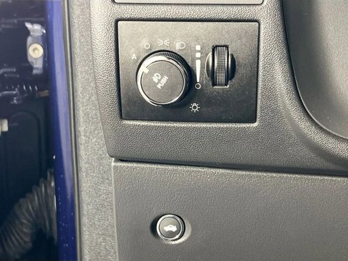 Used 2013 Dodge Challenger R/T image 11