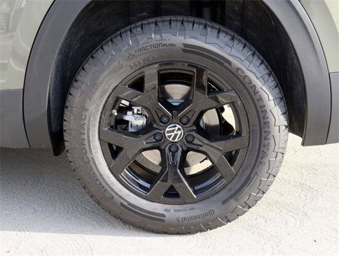 New 2025 Volkswagen Atlas Peak Edition SE image 9