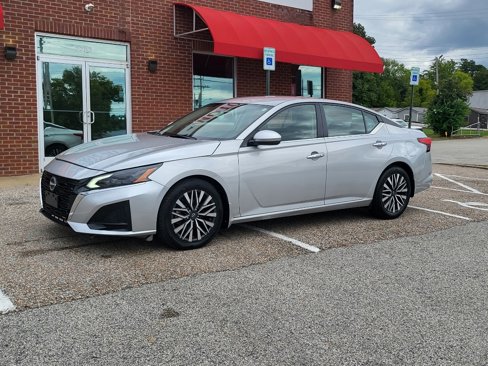 Used 2023 Nissan Altima 2.5 SV image 2