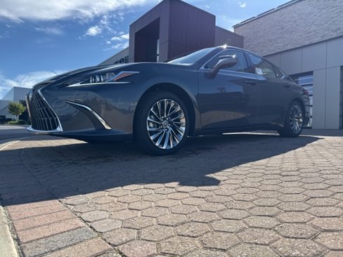 New 2025 Lexus ES 350 Luxury w/ Accessory Package (Z2) image 16
