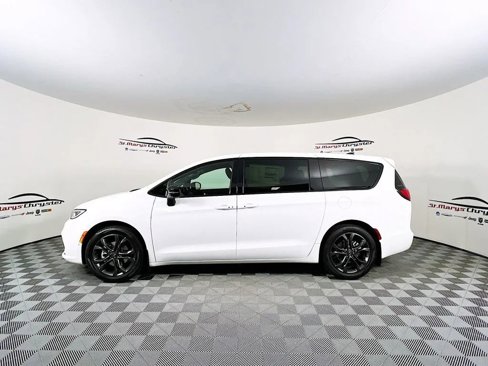 New 2026 Chrysler Pacifica Select image 5