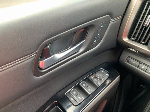 Used 2024 Nissan Pathfinder Platinum image 24