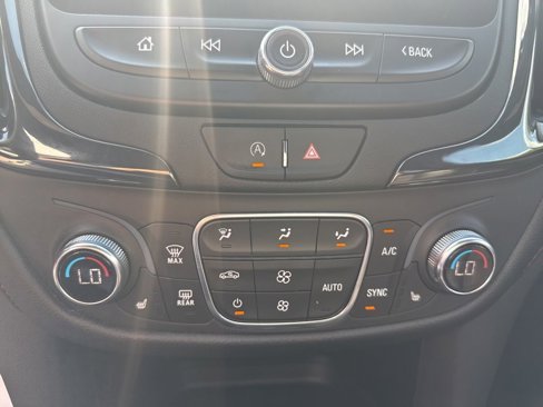Used 2022 Chevrolet Equinox RS w/ Infotainment Package image 7