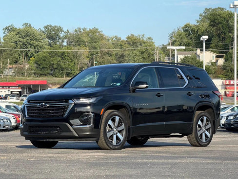 Used 2023 Chevrolet Traverse LT w/ LT Premium Package image 3