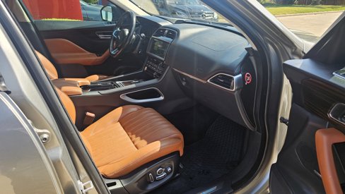 Used 2018 Jaguar F-PACE Portfolio image 33
