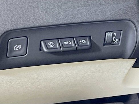Used 2024 Buick Enclave Avenir w/ Avenir Technology Package image 8