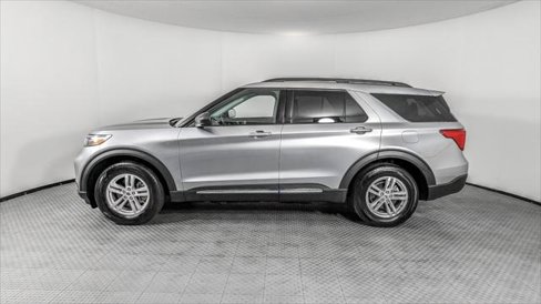 Used 2024 Ford Explorer XLT w/ Equipment Group 202A image 3