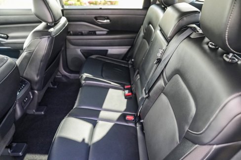 Used 2022 Nissan Pathfinder SL image 16