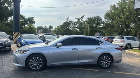 Used 2023 Lexus ES 350 image 3