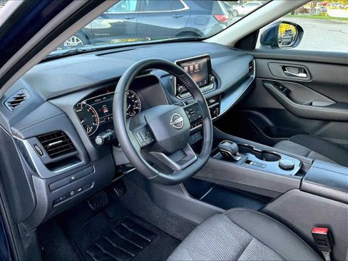 Certified 2025 Nissan Rogue SV image 8