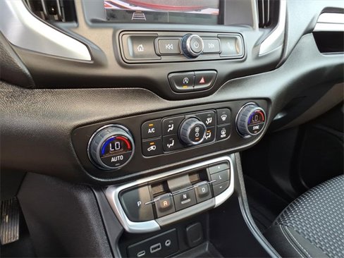 Used 2024 GMC Terrain SLE w/ Driver Convenience Package image 22