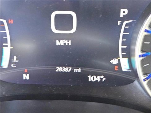 Used 2024 Chrysler Pacifica Touring-L image 11