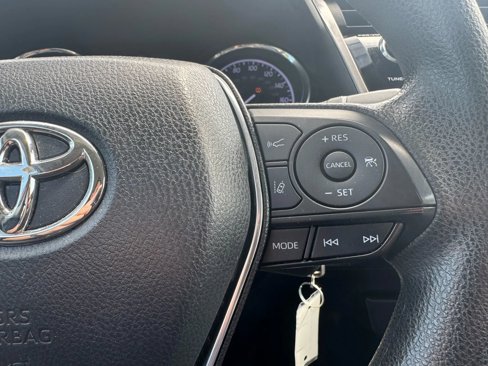 Used 2019 Toyota Camry LE image 19