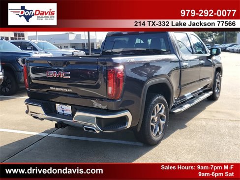 New 2026 GMC Sierra 1500 SLT image 3