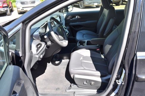 New 2026 Chrysler Pacifica Select image 14