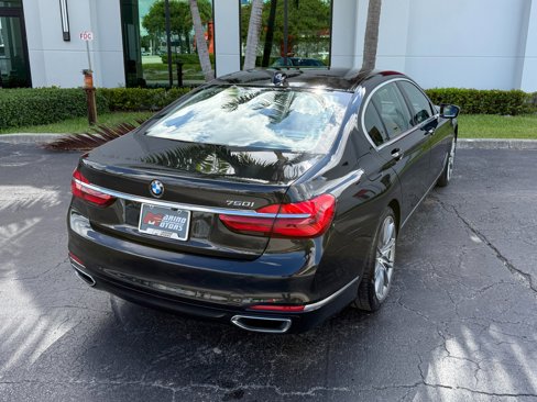 Used 2019 BMW 750i w/ Executive Package image 18
