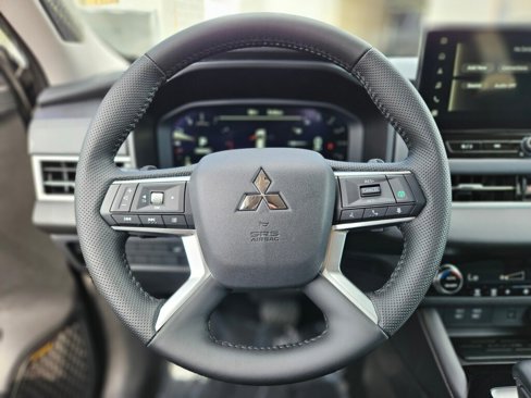 New 2025 Mitsubishi Outlander SE image 23