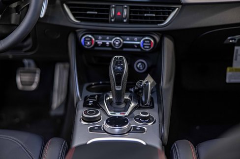 New 2025 Alfa Romeo Giulia AWD image 40