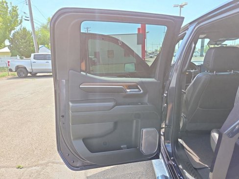 Used 2022 Chevrolet Silverado 1500 High Country w/ Technology Package image 36