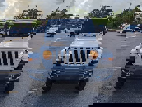 Used 2019 Jeep Wrangler Unlimited Sahara image 4