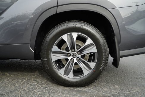 New 2025 Toyota Highlander XLE image 16