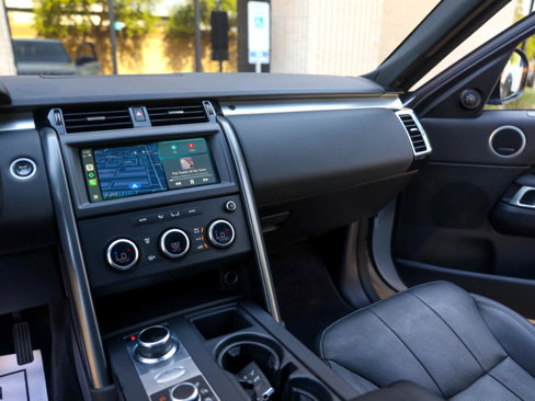 Used 2020 Land Rover Discovery Landmark image 39