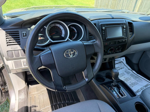 Used 2014 Toyota Tacoma 4x4 Regular Cab image 11