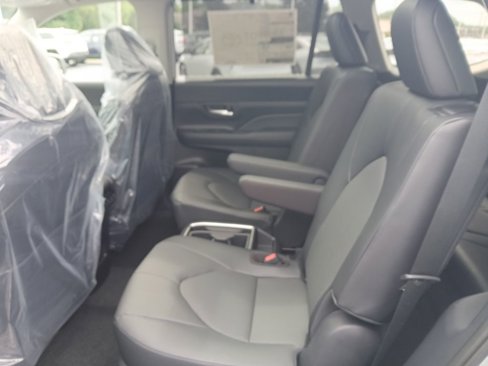 New 2025 Toyota Grand Highlander FWD image 8