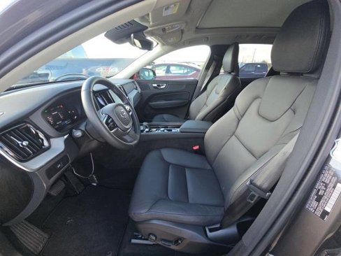 Certified 2025 Volvo XC60 B5 Plus image 5