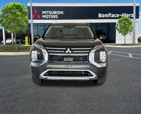 New 2025 Mitsubishi Outlander SE image 2