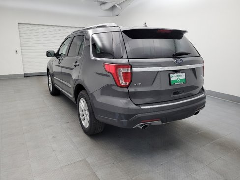 Used 2018 Ford Explorer XLT w/ Equipment Group 202A image 5