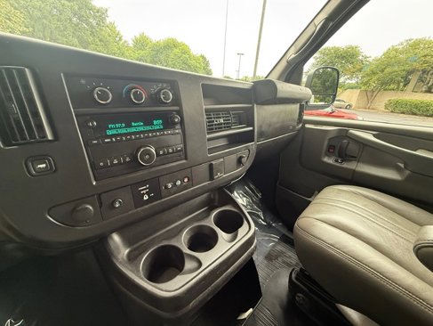 Used 2015 Chevrolet Express 2500 image 24