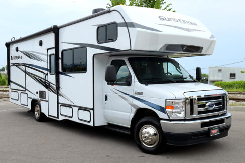 Used 2022 Ford E-450 and Econoline 450 Super Duty w/ Motorhome Prep Package image 39