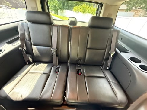 Used 2011 GMC Yukon XL Denali image 32