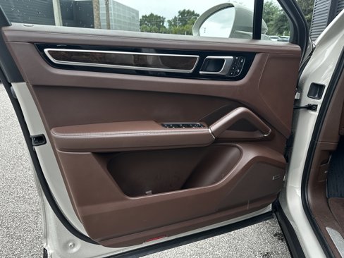 Certified 2023 Porsche Cayenne Coupe image 8