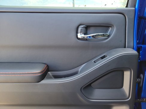 Used 2025 Nissan Frontier PRO-4X image 12