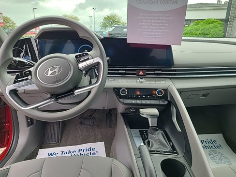 Certified 2024 Hyundai Elantra SEL image 50