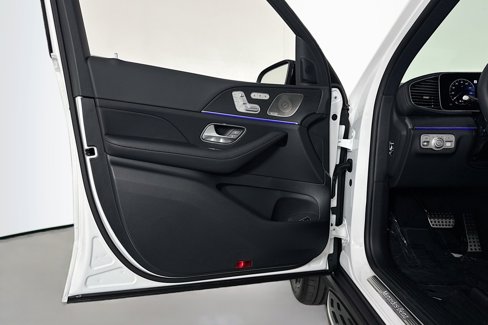 New 2026 Mercedes-Benz GLS 580 4MATIC image 21