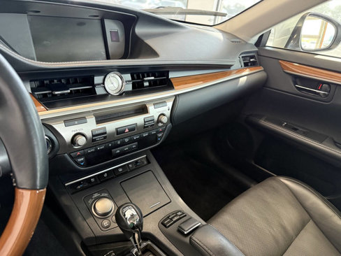 Used 2014 Lexus ES 300h image 23