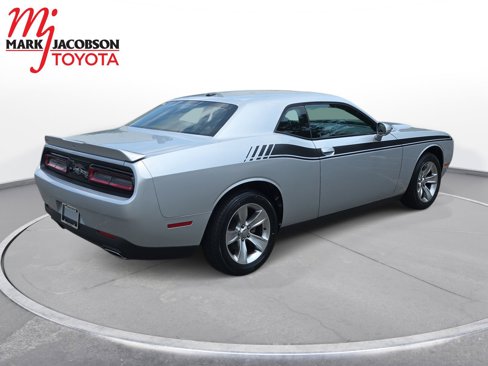 Used 2021 Dodge Challenger SXT image 9