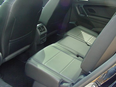Used 2020 Volkswagen Tiguan SEL w/ 3rd Row Seat Package image 35