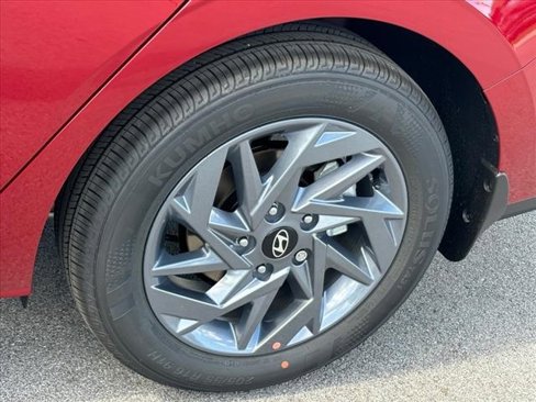 Certified 2024 Hyundai Elantra SEL image 8