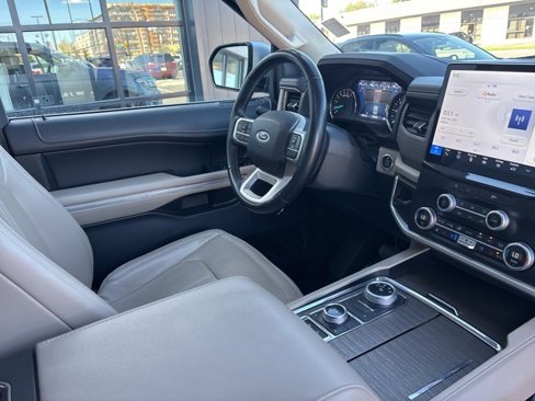 Used 2023 Ford Expedition Limited image 13