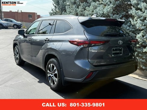Used 2025 Toyota Highlander XLE image 6