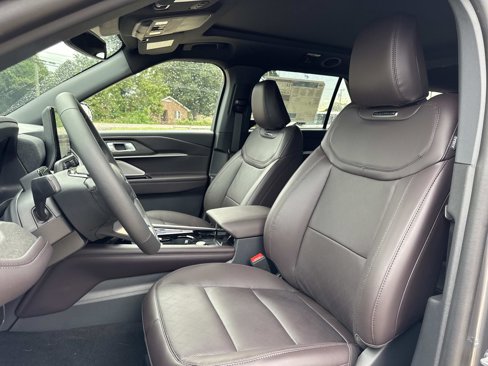 New 2025 Ford Explorer Platinum image 8