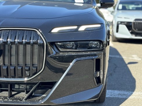 New 2026 BMW 750e xDrive image 8