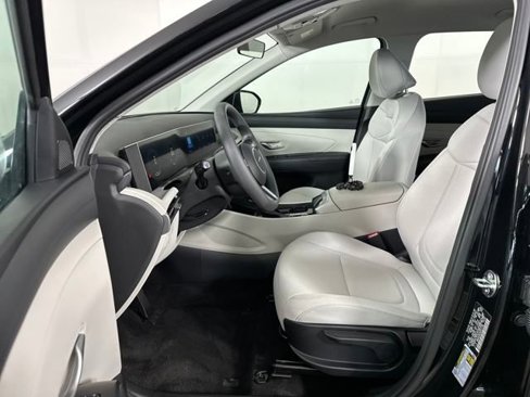 Certified 2025 Hyundai Tucson SE image 10